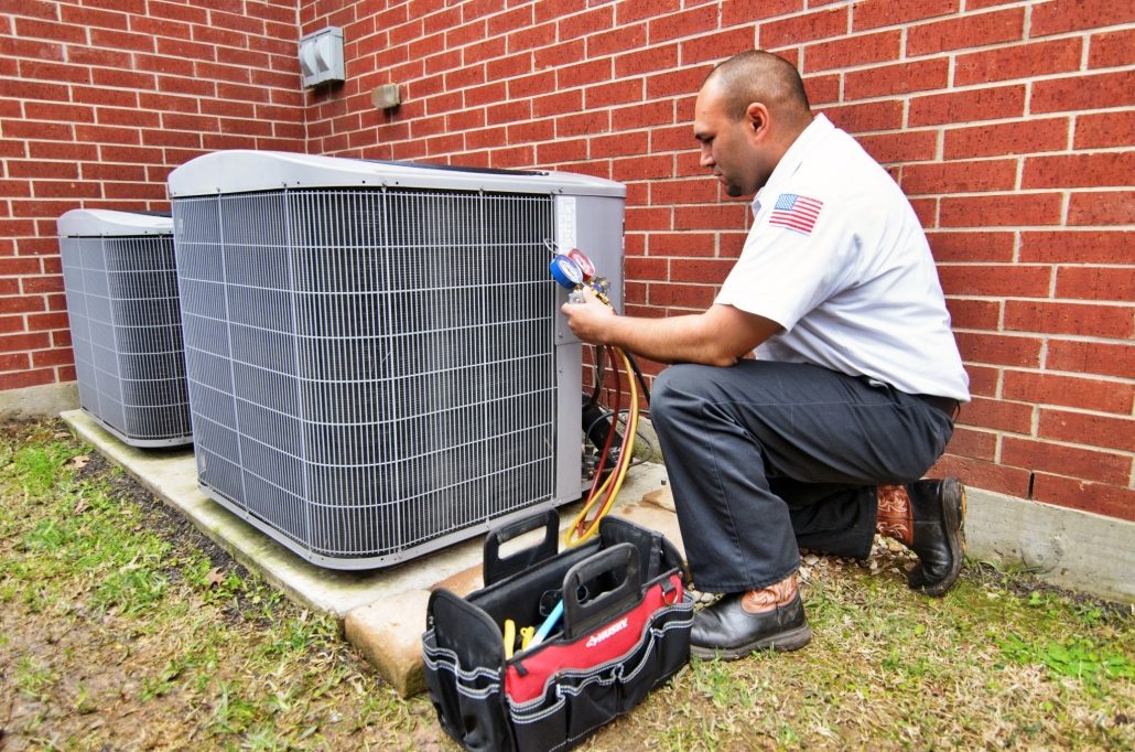 HVAC technician tuning up air conditioning unit in Minneapolis
