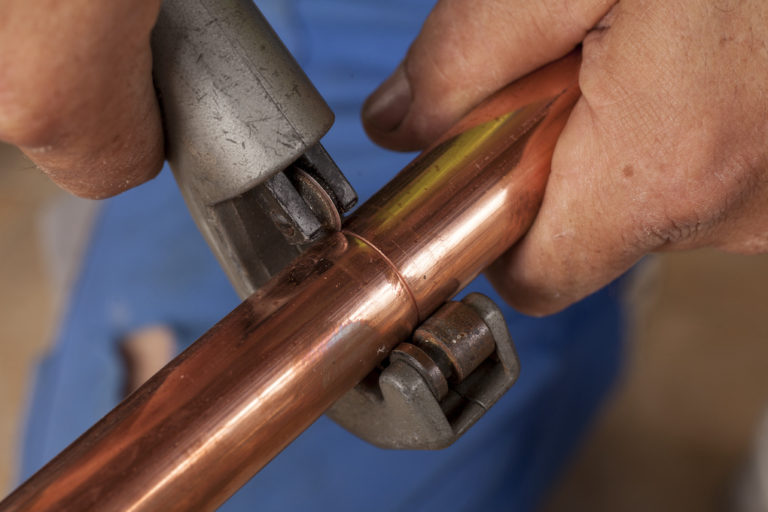cutting copper pipes with pipe cutter to later; how to sweat copper pipes